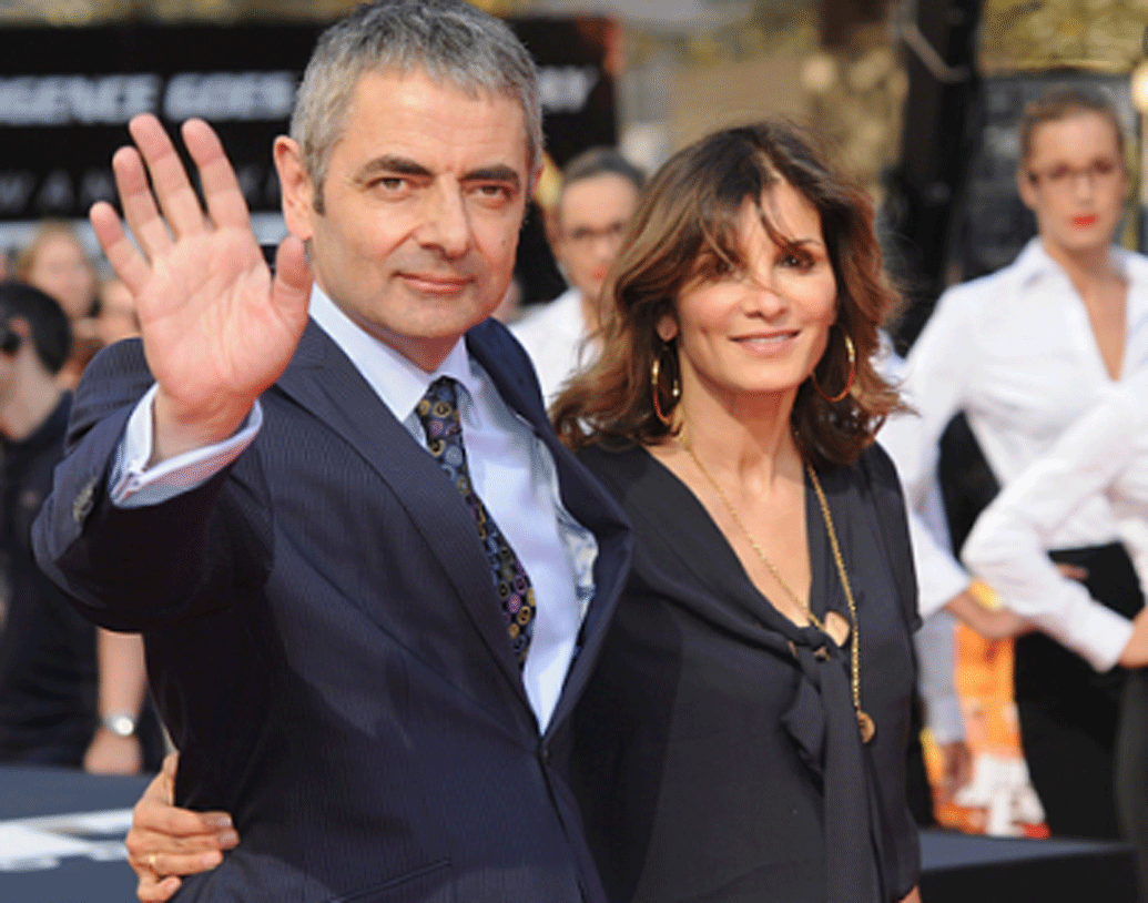 দুজনে ডেট করতে শুরু করেন। তিন বছর পর বিয়ে। সুনেত্রা ও অ্যাটকিনসনের দুই সন্তান, এক ছেলে এক মেয়ে। সব ঠিকই চলছিল। কিন্তু বিয়ের ২০ বছর পর থেকে দু’জনের সম্পর্কে চিড় ধরতে থাকে।