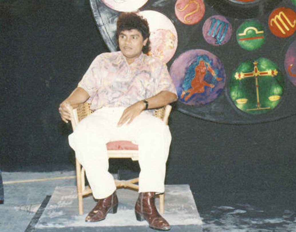 এরপর ‘হত্যা’, ‘তেজাব’, ‘চালবাজ’, ‘জাদুগর’, ‘মুজরিম’, ‘খিলাড়ি’, ‘চমৎকার’, ‘রূপ কি রানি চোরো কি রাজা’, ‘আনাড়ি’-সহ বেশ কিছু সফল ছবিতে কমেডিয়ানের ভূমিকায় অভিনয় করেন জনি।