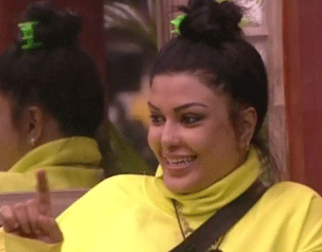 এর পর তাঁর কেরিয়ার গ্রাফ ক্রমশ নীচের দিকে নামতে শুরু করে। কোনও পরিচালকই তাঁকে সুযোগ দিতে চাইছিলেন না। শুধু পেশাগত দিক থেকেই যে আঘাত এসেছিল তা নয়, কোয়েনার মুখের হাল এতটাই খারাপ হয়েছিল যে, তিনি হাসতে পারতেন না। মুখে ব্যথা লাগত।