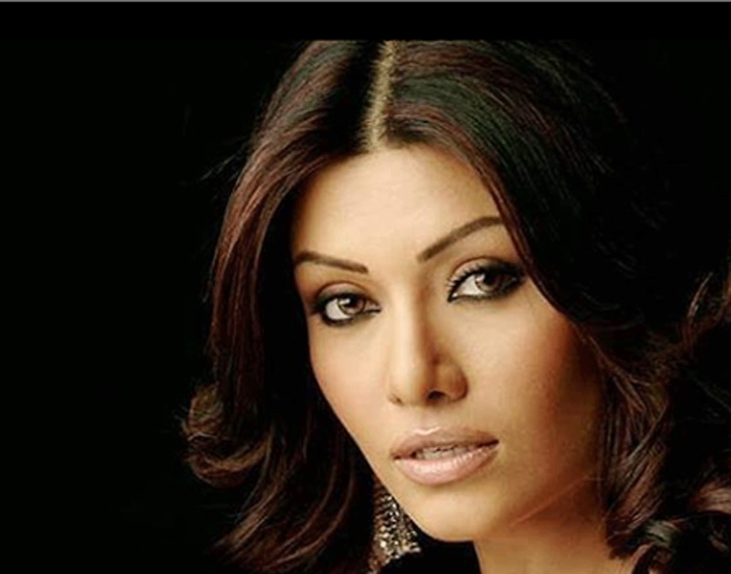 এত গেল পেশাগত জীবন,ব্যক্তিগত জীবনেও বড় ভুল সিদ্ধান্ত নিয়ে ফেলেছিলেন তিনি। তুরস্কের এক যুবকের সঙ্গে কোয়েনা রিলেশনশিপে ছিলেন। ওই যুবক সিনিয়র পাইলট ছিলেন।২০১০ সালে সেই সম্পর্ক ভেঙে যায়।