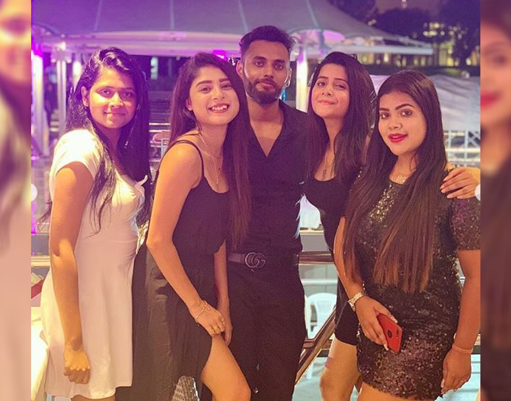 আপাতত নিজের ব্যস্ত শিডিউল থেকে একটু সময় বার করে অদ্রিজা পাড়ি দিয়েছেন তাইল্যান্ড। মেতে উঠেছেন ছুটির আনন্দে।