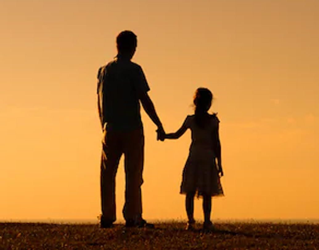 মেয়ের প্রতিভার সন্ধান পেয়ে তাঁর বাবা ছাড়লেন সার্কাসের কাজ। শুরু করলেন রোড শো। সেখানেও হাজির শকুন্তলার জাদু। যত বড়ই হিসেব হোক, সঠিক উত্তর হাজির নিমেষের মধ্যে। বালিকার ক্ষমতায় তাজ্জব উপস্থিত দর্শক।  (ছবি:শাটারস্টক)