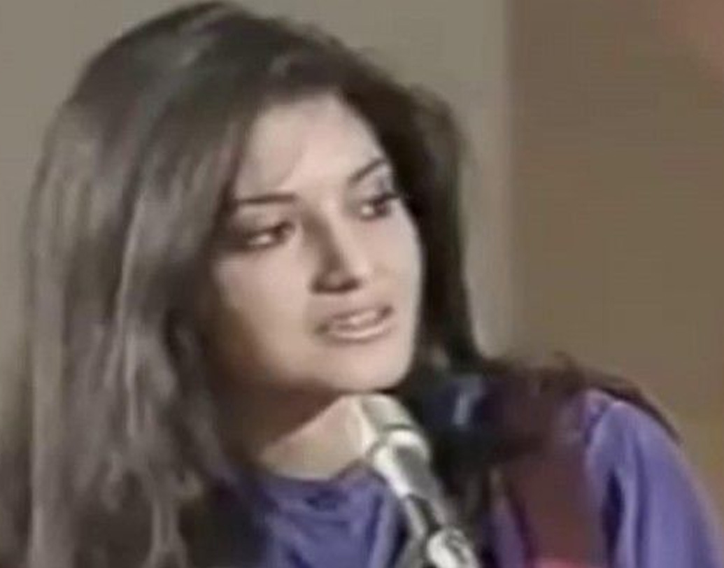 নাজিয়ার দ্বিতীয় অ্যালবাম ‘স্টার/বুম বুম’ মুক্তি পায় ১৯৮২ সালে। অ্যালবামের সাউন্ডট্র্যাক ব্যবহৃত হয়েছিল ‘স্টার’ ছবিতে। কুমার গৌরব ও রতি অগ্নিহোত্রী অভিনীত ছবিটি বক্সঅফিসে সাফল্য না পেলেও শ্রোতাদের মনের আরও কাছাকাছি চলে আসে নাজিয়ার গান।   (ছবি: সোশ্যাল মিডিয়া)