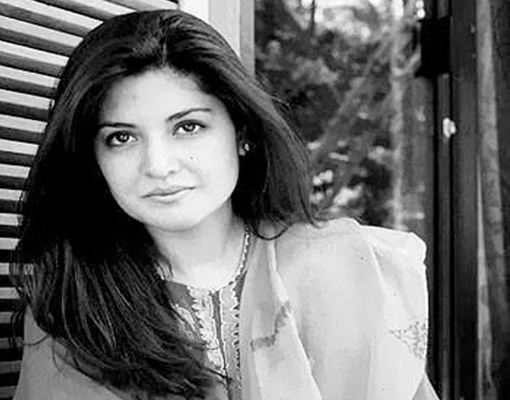 ২০০০ সালের ১৩ অগস্ট ক্যানসারের কাছে হার মানেন নাজিয়া। চিরতরে বিদায় নেন জীবনের মঞ্চ থেকে। তার ঠিক দশদিন আগে বিবাহবিচ্ছেদ চূড়ান্ত হয় তাঁর। তিনি কোনওদিন প্রকাশ্যে আনতে চাননি পারিবারিক বিবাদ। তবে তাঁর ঘনিষ্ঠজনরা জানতেন, বিবাহিত জীবনে নাজিয়া ছিলেন অসুখী।  (ছবি: সোশ্যাল মিডিয়া)