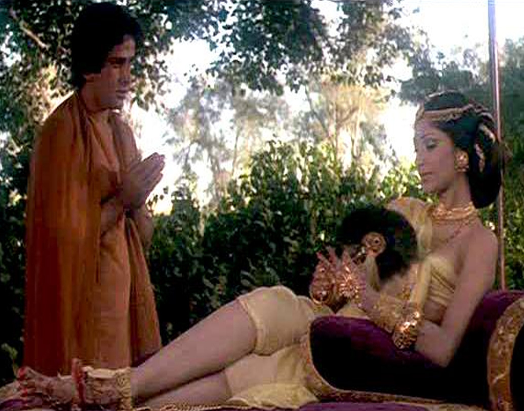 হারমান কার্ল হেসের লেখা উপন্যাস নিয়ে তৈরি হয় ছবি, ‘সিদ্ধার্থ’। মার্কিন পরিচালক কনরাড হুকসের এই ছবিতে শশী কপূর ছিলেন তরুণ সিদ্ধার্থের ভূমিকায়। ছবিতে সিমির নগ্ন দৃশ্য নিয়ে জলঘোলা হয়েছিল ভারতীয় বিনোদন মহলে। (ছবি: সিমি গারেওয়াল ডট কম)