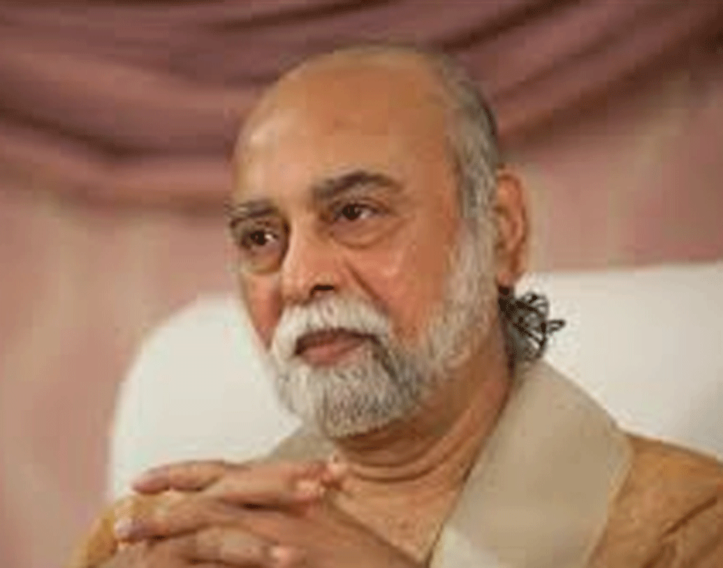 সেই ছাপোষা ছেলেই যে একদিন নিজেকে কৃষ্ণের দশম অবতার হিসাবে ঘোষণা করে দেবেন, তা কেউই ভাবতে পারেননি তখন।