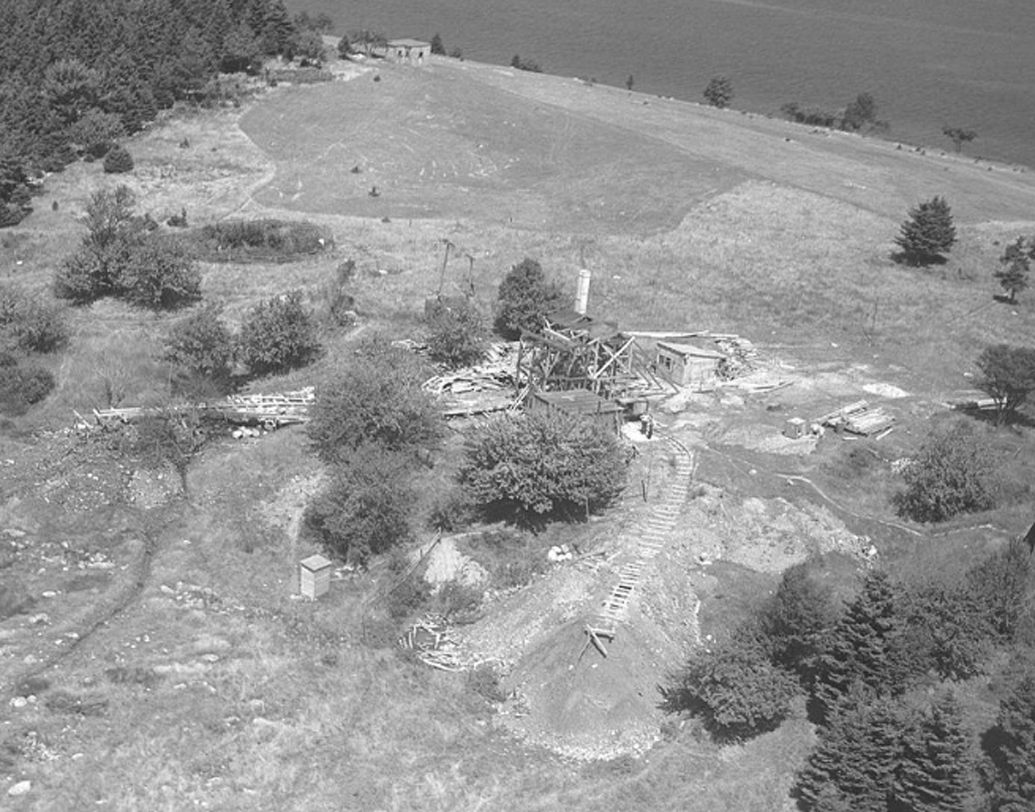 তবে এ খবর যত ছড়িয়ে পড়েছে, গুপ্তধন খুঁজতে বহু লোক এসেছেন। বহু তাবড় তাবড় কোম্পানি ঘুরে গিয়েছে এই দ্বীপে। ওই জায়গায় বহু খোঁড়াখুঁড়ি চলেছে। ৩০ ফুট থেকে সেই গর্ত ৯০ ফুট পর্যন্ত খোঁড়া হয়েছে। কিন্তু কিছুই উদ্ধার করা যায়নি। একই ভাবে প্রতি ১০ ফুট অন্তর কাঠের স্তর পাওয়া গিয়েছে শুধু।