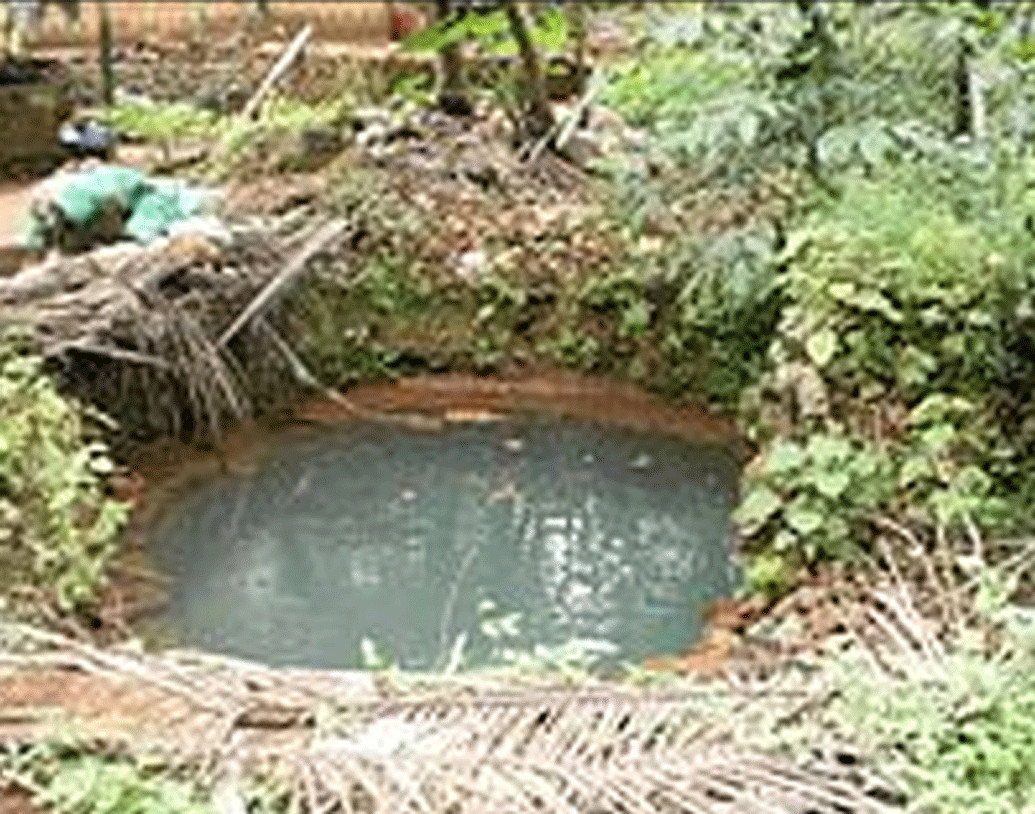 ফের শুরু হল খোঁড়া। কিন্তু বেশি দূর আর যেতে হল না। অপ্রত্যাশিত ভাবে গর্তে জল ভরতে শুরু করে। ফলে লোকজনও কাজ ফেলে উপরে উঠে আসেন। ভূপৃষ্ঠ থেকে ৬০ ফুট পর্যন্ত গর্ত জলে ভরে যায়।