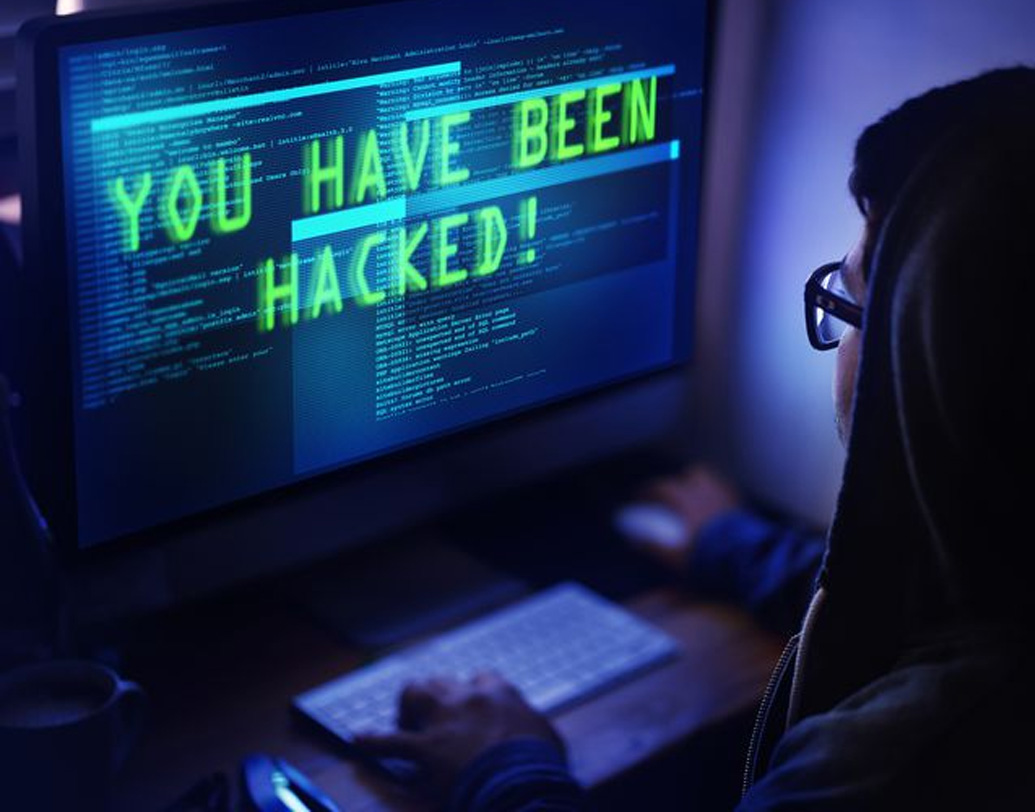 দেখতে আর পাঁচটা সাধারণ ল্যাপটপের মতোই। নিউ ইয়র্কে নিলাম হয় ল্যাপটপটির। দেখতে সাধারণ হলেও এটি কিন্তু সাধারণ নয়। এই ল্যাপটপের জন্য গোটা বিশ্বে প্রায় ৭ লক্ষ কোটি টাকার ক্ষতি হয়েছে। ভয়ঙ্কর সব ম্যালওয়্যারে ভর্তি এই ল্যাপটপ!