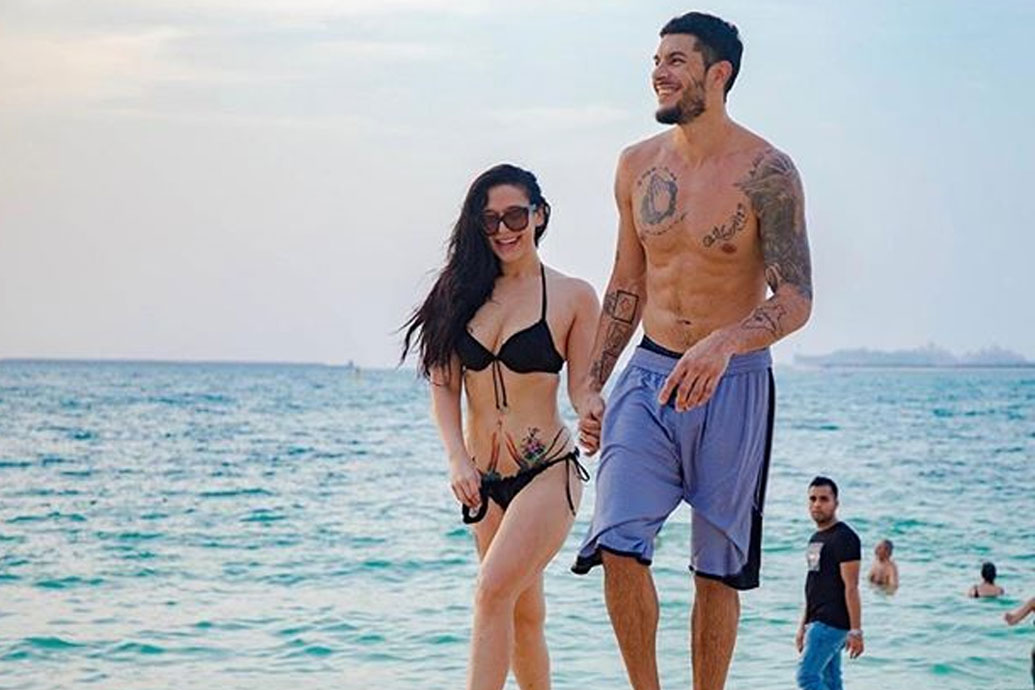 ইবনের সঙ্গে এখন চুটিয়ে প্রেম করছেন কৃষ্ণা। বিয়ের কোনও পরিকল্পনা আপাতত নেই তাঁদের। দুই বাড়িতেও তাঁদের সম্পর্ক নিয়ে কোনও আপত্তি নেই। তাঁর সিদ্ধান্তে মা-বাবার ভরসা করেন, জানিয়েছেন কৃষ্ণা।