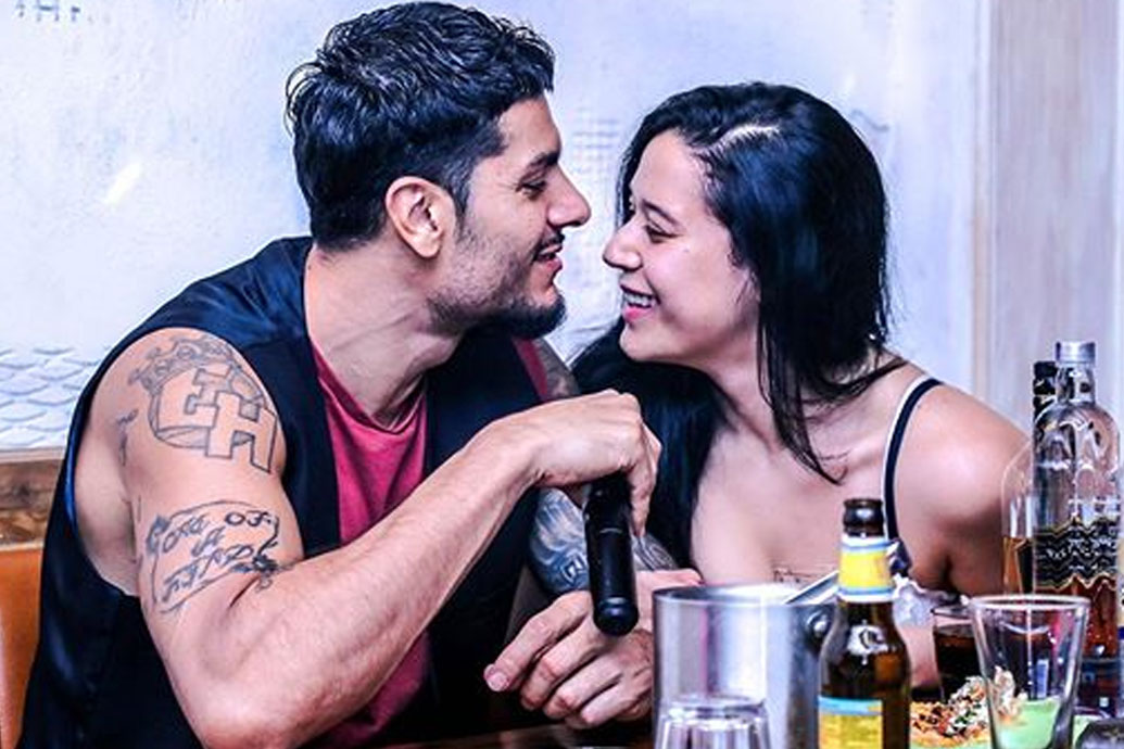 তবে বিয়ের পরিকল্পনা থাকুক না থাকুক, কৃষ্ণাকে কিন্তু মনে মনে স্ত্রীয়ের জায়গাতেই বসিয়ে ফেলেছেন ইবন। নিজের ইনস্টাগ্রামে কৃষ্ণার ছবি পোস্ট করে তিনি লিখেছেন, ‘ওয়াইফি’।