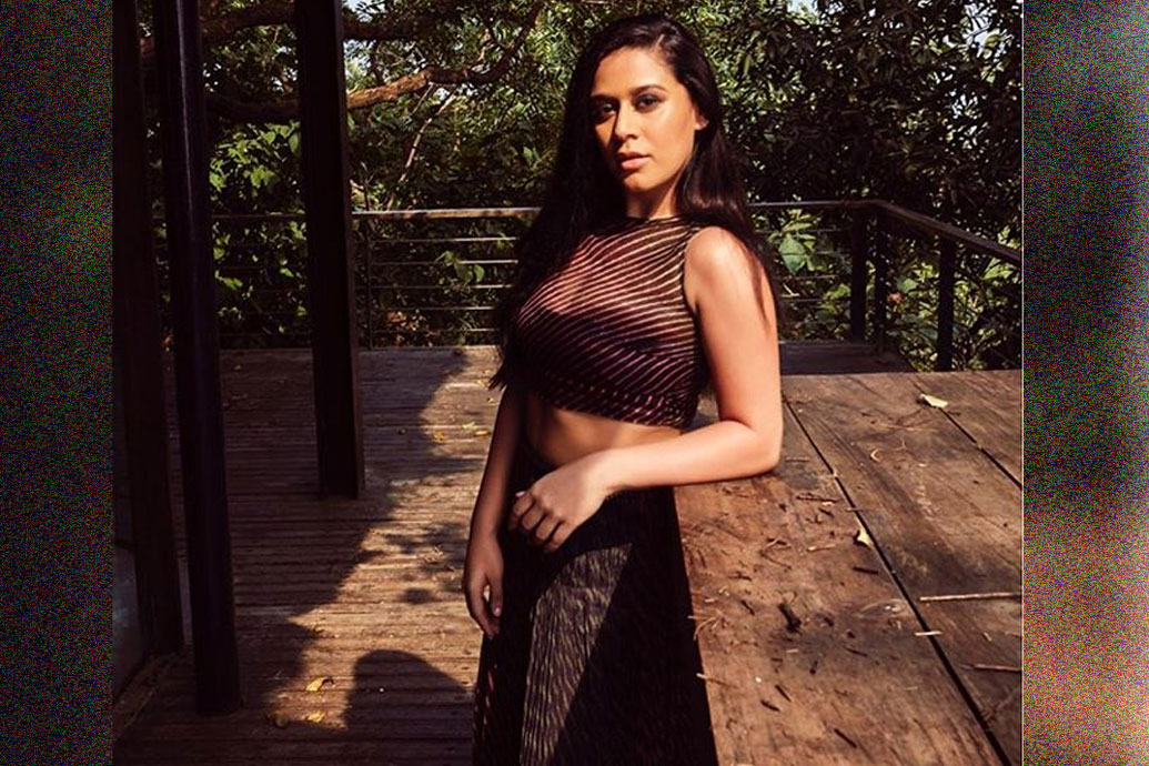 তার পর বন্ধুত্ব হয় মডেল ও ফিটনেস ট্রেনার পরশের সঙ্গে। ফিটনেস ফ্রিক কৃষ্ণার সঙ্গে সম্পর্কের রসায়নটাও চমৎকার ছিল পরশের। এর আগে কৃষ্ণার সঙ্গে জন্মদিনে তাইল্যান্ডে গিয়েছিলেন পরশ। সেখানে একটি রিসর্টে দু’জনের ঘনিষ্ঠ ছবি পোস্ট করেন কৃষ্ণা।