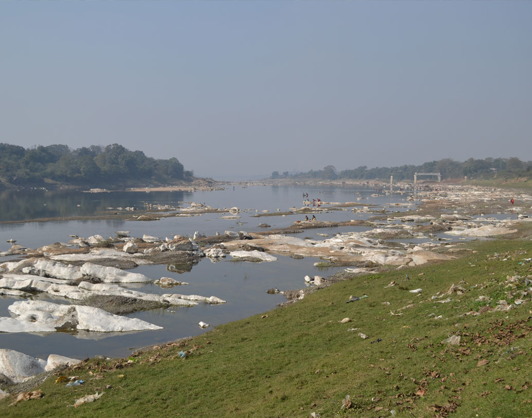 ঝাড়খণ্ডের সুবর্ণরেখা নদী: এই নদীর নামের মধ্যেই সোনা লুকিয়ে রয়েছে। এই নদী দিয়ে নাকি জলের সঙ্গে সোনাও বয়ে চলে। এমনটাই কথিত রয়েছে।