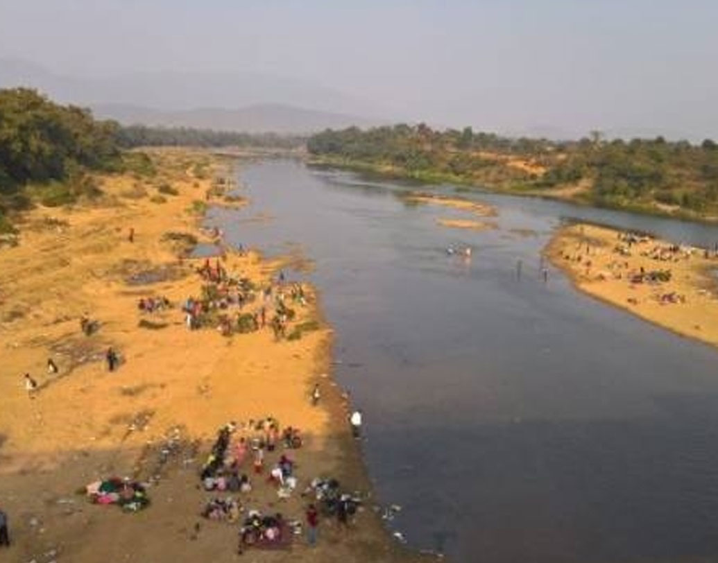 এই নদীতেও নাকি সোনা পাওয়া যায়। সুবর্ণরেখা নদীর সঙ্গে যোগসূত্রের কারণে এই খারকাইয়েও সোনা ভেসে আসে। এখানেও স্থানীয় মানুষদের সোনার সন্ধান করতে দেখা যায়। তাঁদের মতে, সারা দিন খোঁজার পর চালের থেকেও ছোট আকারের সোনার টুকরো মেলে।