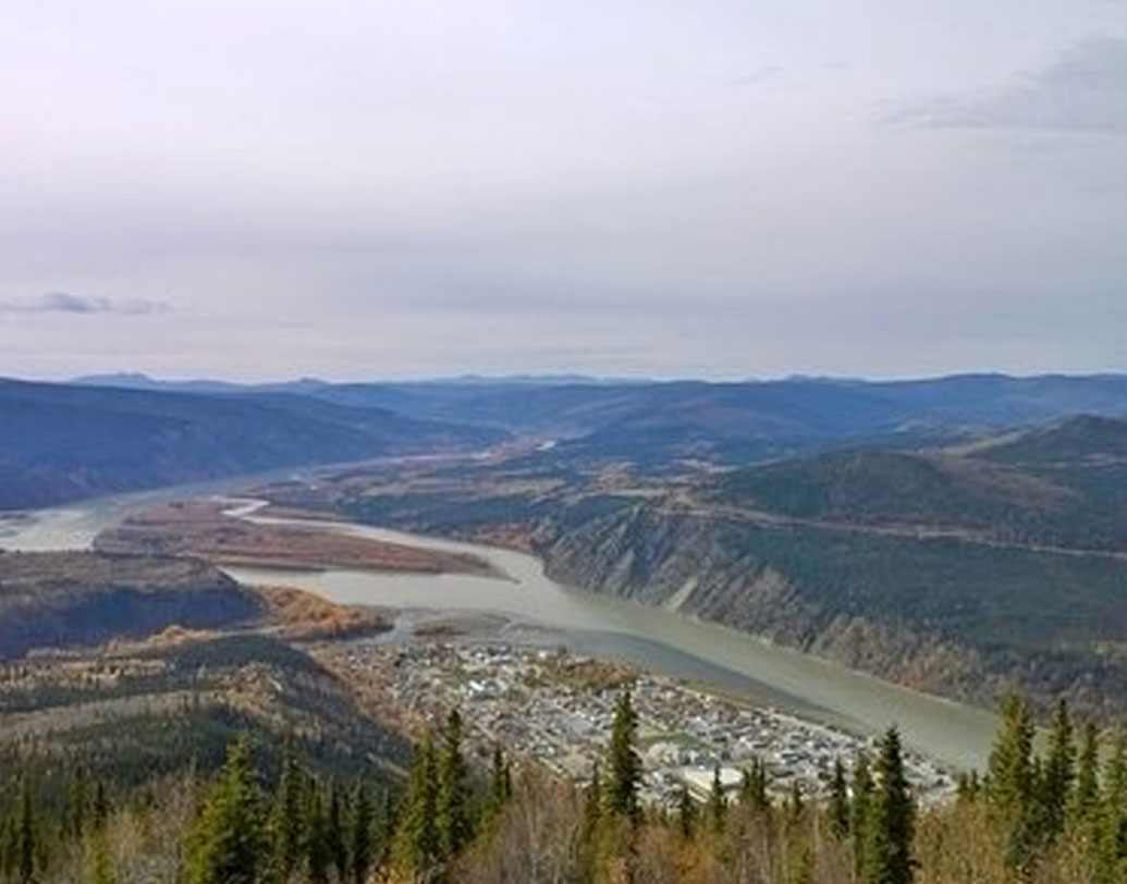ক্লনডাইক নদী: কানাডার ডসন শহরের ইওকন নদীর উপনদী হল ক্লনডাইক। ওজিলভিয়ে পর্বত থেকে সৃষ্টি হয়েছে নদীটি। এই নদীর আশেপাশে সোনা খুঁজে পেতে পারেন আপনিও।