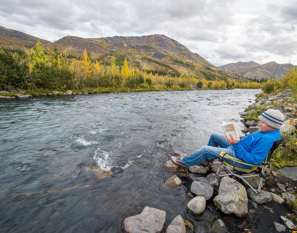 এই নদীতে খনন শুরু করেন অনেকে। সেখানে নদীর পাড়ে বরফ হয়ে যাওয়া বালি তুলে, বরফ গলিয়ে সোনা উদ্ধার করা হয়। এখানে সোনা উত্তোলনে কোনও আইনি বাধা নিষেধ নেই। চাইলে যে কোনও ব্যক্তি সোনা খুঁজতে পারেন।