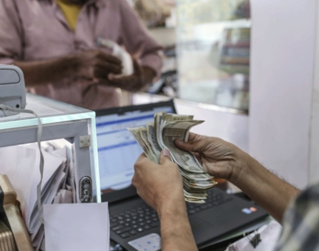 প্রায় সব রাষ্ট্রায়ত্ত ব্যাঙ্ক, বেসরকারি ব্যাঙ্ক এবং কো অপারেটিভ ব্যাঙ্ক এই বিমার আওতায় রয়েছে। ইনস্যুরেন্সের জন্য গ্রাহককে আলাদা করে ডিআইসিডিসি-কে প্রিমিয়াম দিতে হবে না। ব্যাঙ্কই গ্রাহকের হয়ে সেই প্রিমিয়াম ভরবে।