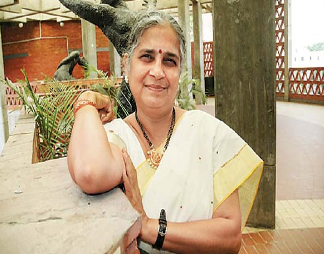 পুণায় টেলকো-য় কাজ করার সময় বইপাগল সুধা বই নিতেন এক বন্ধুর কাছ থেকে। দেখতেন, প্রায় সব বইয়েই একজনের নাম লেখা, ‘নারায়ণ মূর্তি’। কৌতূহলী সুধা আলাপ করলেন নারায়ণের সঙ্গে।