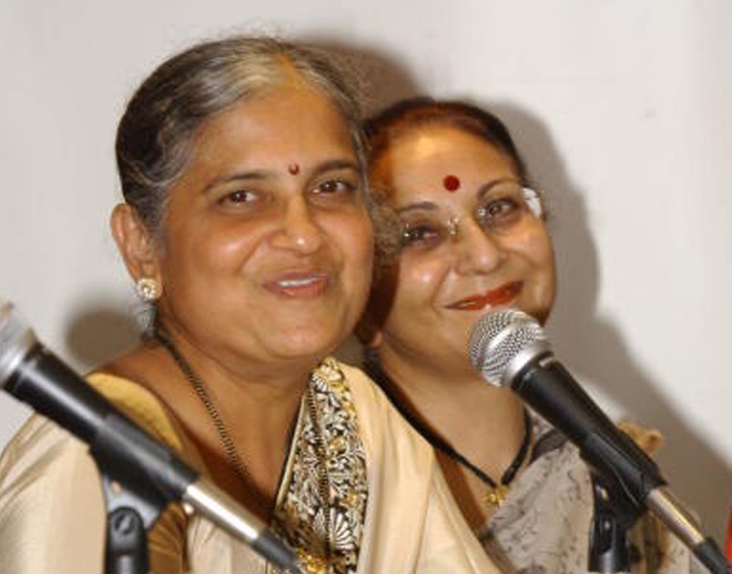 ভারতীয় শিল্পপতিদের মধ্যে‌ অন্যতম নারায়ণ মূর্তি। সাম্প্রতিক নথি অনুযায়ী, তাঁর সম্পত্তির পরিমাণ প্রায় আড়াইশো কোটি ডলার। কিন্তু সবকিছুর পরেও মূর্তি দম্পতি বিশ্বাস সাধারণ জীবনযাপনে। বাকি শিল্পপতিদের ঘরনির মতো মহার্ঘ্য সাজপোশাক তো দূর অস্‌ত, গত প্রায় দু’দশকের বেশি সময় হল, সুধা মূর্তি কোনও শাড়িই কেনেননি।