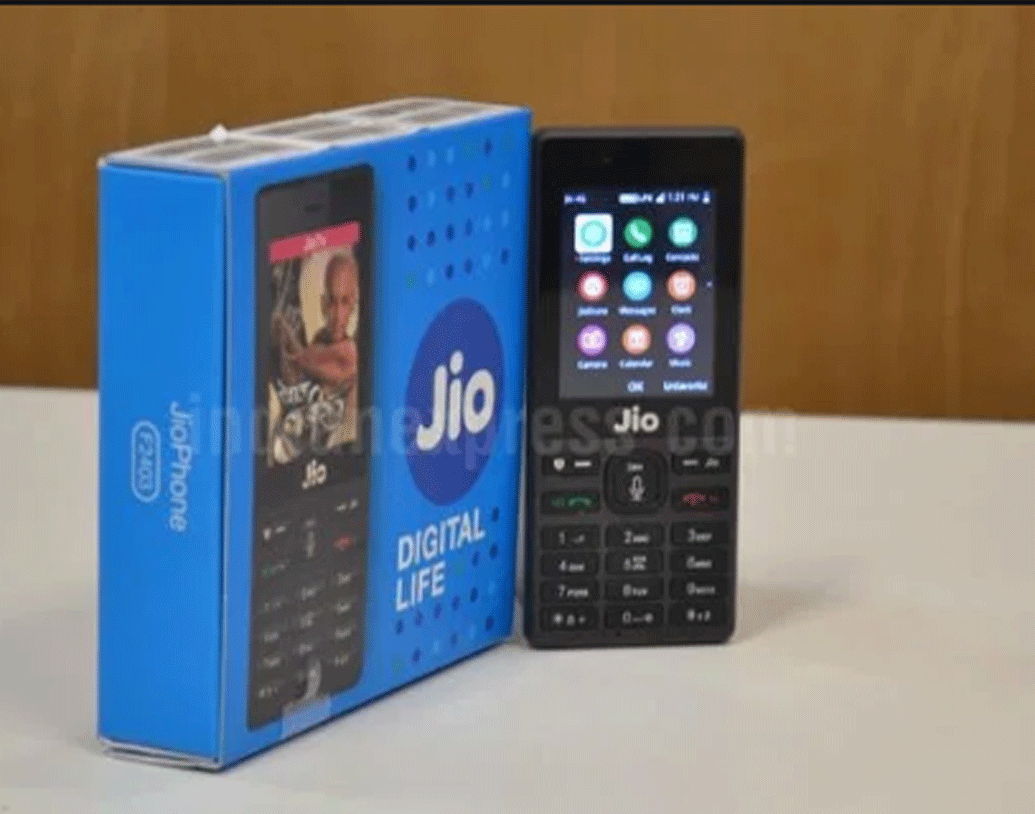 আর একটা উপায় হল, সরাসরি জিয়োর ওয়েবসাইটে দিওয়ালি অফারে গিয়ে তিনটি সহজ ধাপের মাধ্যমে জিয়ো ফোন নেওয়া।