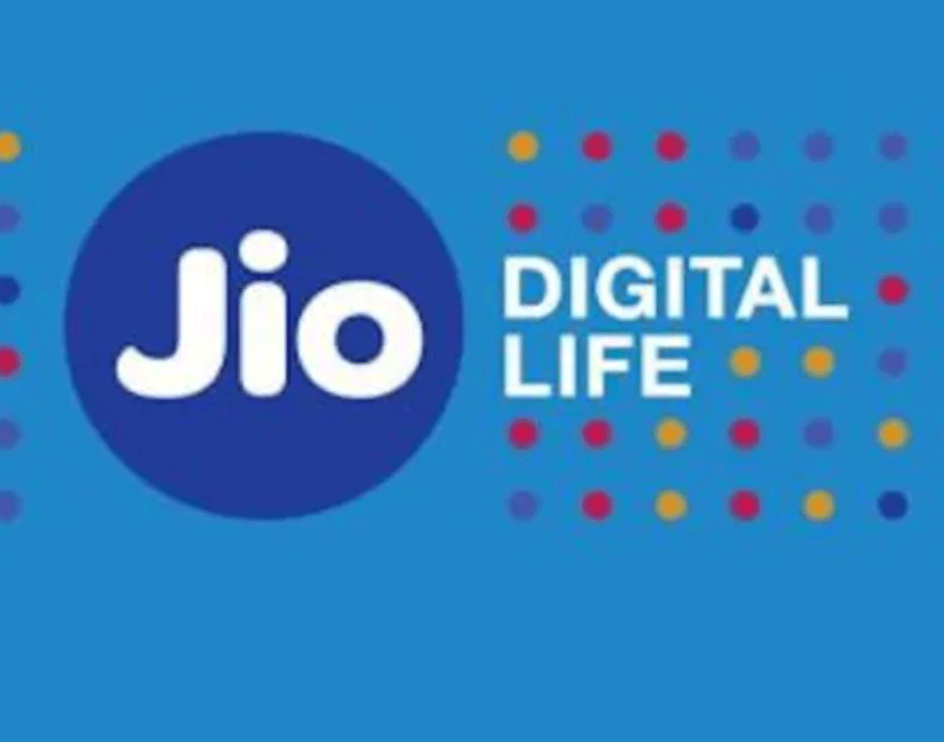 তবে এই ‘গিফট বান্ডল’ শুধুমাত্র অনলাইন গ্রাহকদের জন্য। যাঁরা অনলাইনে দেওয়ালি অফারে গিয়ে জিয়োফোন কিনবেন, তাঁরাই একমাত্র গিফট বান্ডল-এর সুবিধা পাবেন।