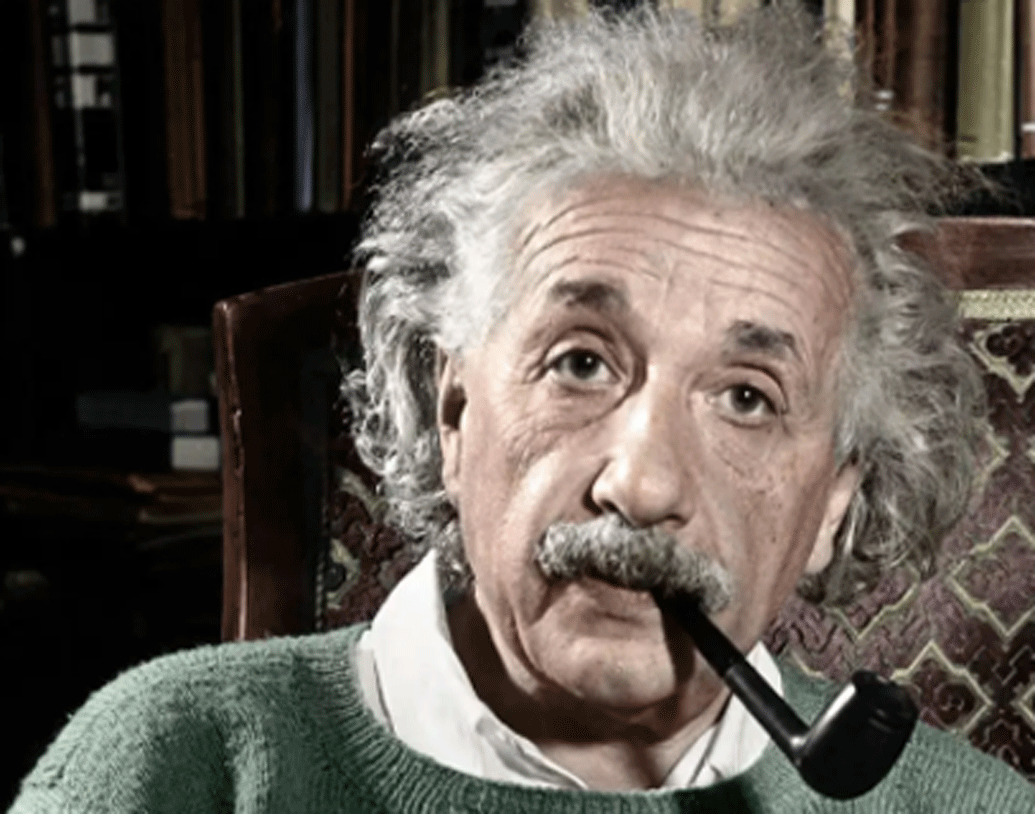 আইনস্টাইনের একটা বদভ্যাস ছিল ধূমপান। তাঁর মুখে সারাক্ষণই পাইপ থাকত আর ধোঁয়ার কুণ্ডলী তাঁকে ঘিরে থাকত সর্বক্ষণ।