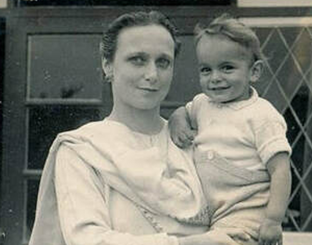 বিয়ের পরে বেদী দম্পতির নতুন সংসার হল জার্মানিতে। সেখানে গবেষণার জন্য গিয়েছিলেন পেয়ারেলাল। জার্মানিতেই জন্ম হল তাঁদের প্রথম পুত্রসন্তানের। নাম রাখা হল ‘রঙ্গা’। (ছবি: ফ্রিডা বেদী ডট কম)