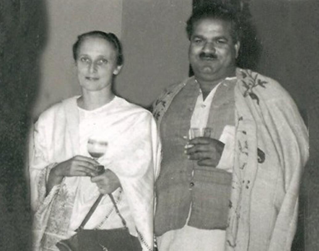 কিন্তু হিটলারের জার্মানিতেও বেশিদিন থাকা হল না। সুইৎজারল্যান্ড, ইতালি হয়ে ভারতে এলেন বেদী দম্পতি। ১৯৩৪ সালে পুত্রসন্তানকে নিয়ে ভারতে পা রাখলেন পেয়ারেলাল ও ফ্রিডা। (ছবি: সোশ্যাল মিডিয়া)