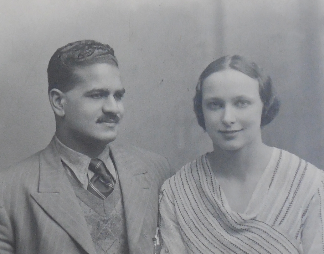 দেশভাগের পরে বন্ধ করতে হল লাহৌর-বাসের পর্বও। অগ্নিগর্ভ লাহৌর থেকে দুই শিশুসন্তান-সহ বেদী দম্পতি চলে গেলেন কাশ্মীরে। সেখানে তাঁদের সংসারে এল নতুন অতিথি। জন্ম হল চতুর্থ সন্তান, কন্যা ‘গুলহিমা’-র। (ছবি: ফ্রিডা বেদী ডট কম)