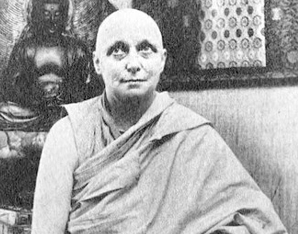 মাকে অভিমানের কথা জানিয়েওছিলেন কবীর। জানতে চেয়েছিলেন, কেন সে সময়ে মা স‌ংসার ছেড়ে চলে গিয়েছিলেন? ফ্রিডা উত্তর দিয়েছিলেন, সবকিছুরই নির্দিষ্ট সময় থাকে। যা হওয়ার, সেটা সেই নির্দিষ্ট সময় মেনেই ঘটে।