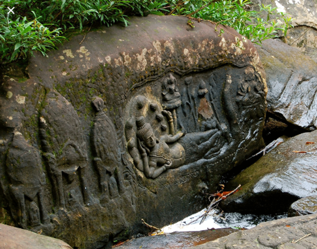 ইতিহাসবিদদের দাবি, এই নগর খমের সাম্রাজ্যের রাজধানী ছিল। দক্ষিণপূর্ব এশিয়ার বিস্তৃর্ণ এলাকা ছিল এই সাম্রাজ্যের অধীন। বিশাল সম্পত্তি এবং ক্ষমতার অধিকারী ছিল এই সাম্রাজ্য।