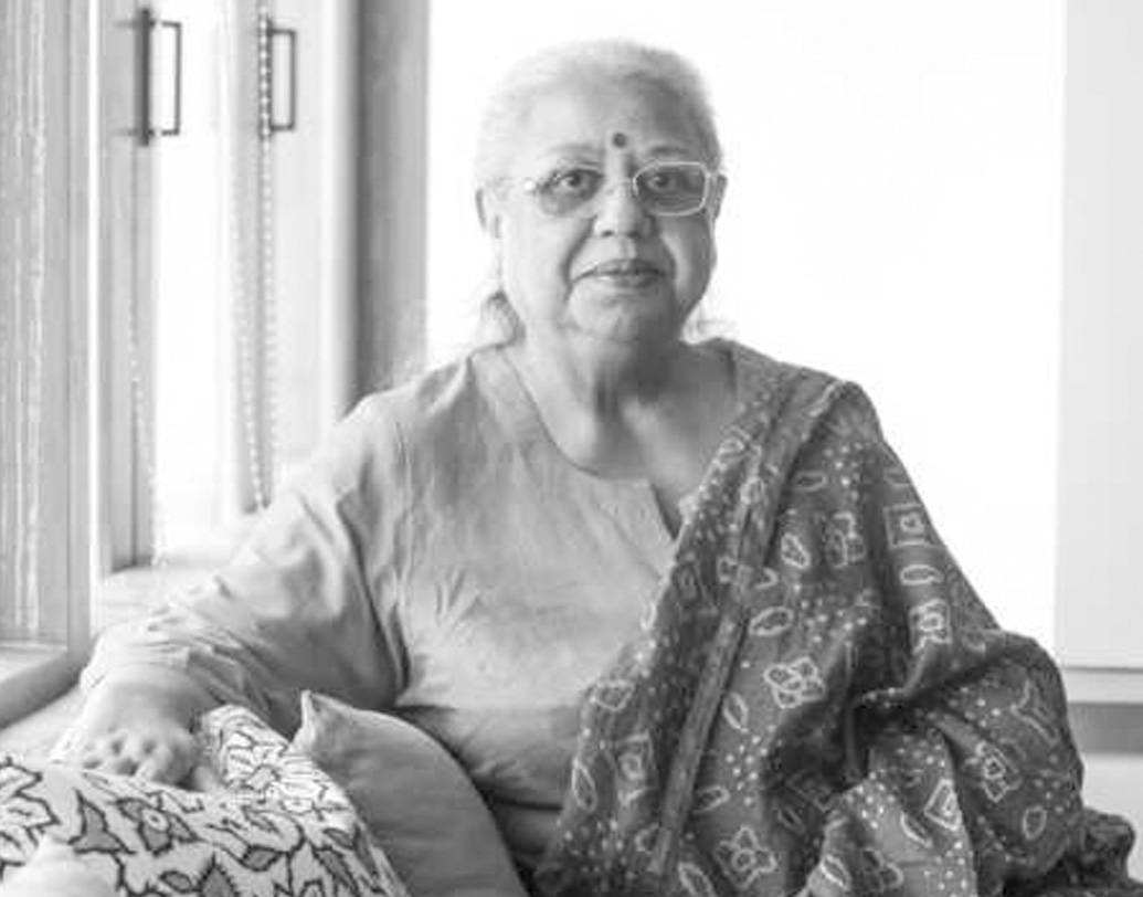 সিনেমায় অভিনয়ের জেরে ব্যাহত হয় হানির পড়াশোনাও। শুটিংয়ের জন্য অনুপস্থিত থাকতেন স্কুলে। ফলে তাঁকে আর বোন ডেইজিকে বারবার স্কুল পাল্টাতে হয়েছে। শেষে বাড়িতে প্রাইভেটে পড়াশোনার ব্যবস্থা করা হয়েছিল। কিন্তু সে ব্যবস্থাও ছিল মাত্র দশ বছর বয়স অবধি। পড়াশোনা শেষ করতে না পারার আক্ষেপ হানিকে ছেড়ে যায়নি কোনওদিন। (ছবি: সোশ্যাল মিডিয়া)