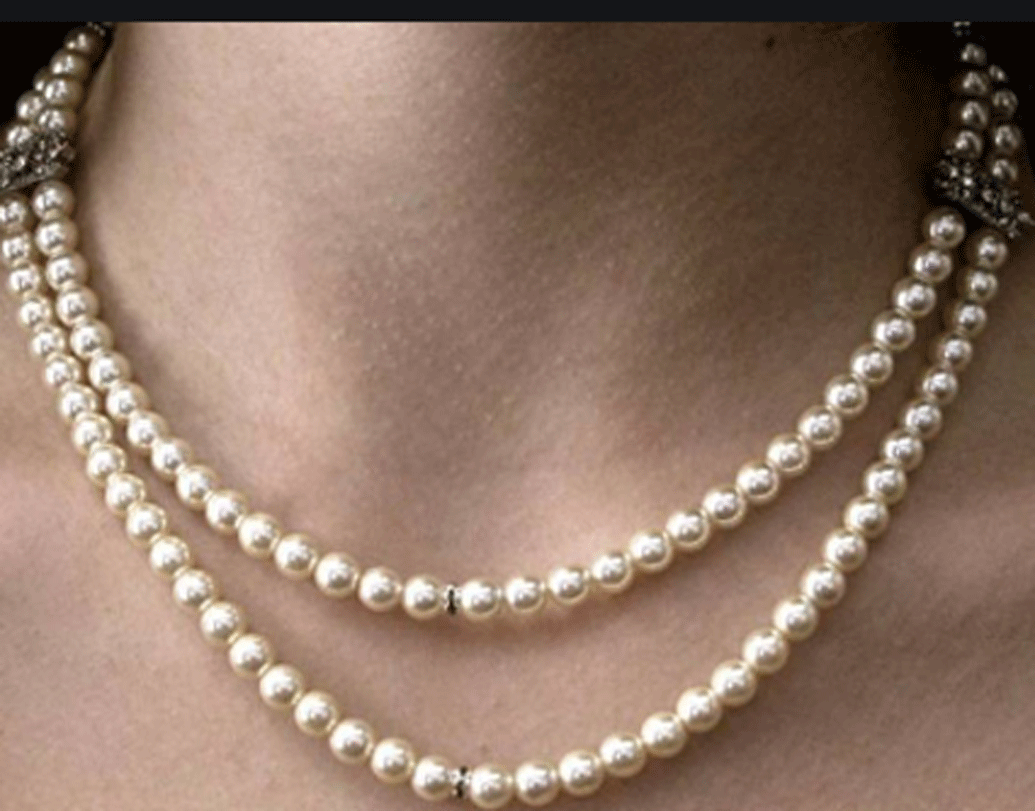 পাশাপাশি বিভিন্ন গয়নার জন্যও মুক্তোর কদর ছিল অনেকটাই। ১৯৩০ সাল নাগাদ জাপানেও মুক্তো শিল্প ভীষণ জনপ্রিয় হয় ওঠে।