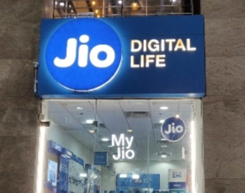 এছাড়া জিয়ো জানিয়েছে, বেস প্রাইস রিচার্জের সঙ্গে আরও ১১১ টাকা যোগ করলেই অতিরিক্ত আরও এক মাসের জন্য এই সুবিধা পাওয়া যাবে।