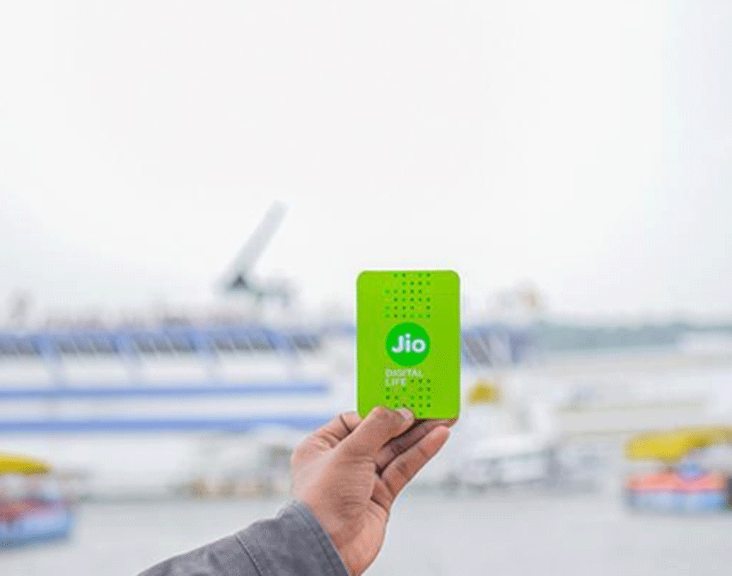 জিয়োর দাবি, তাদের প্রতিদ্বন্দ্বী নেটওয়ার্ক সংস্থার থেকে এই প্ল্যান অন্তত ২০ থেকে ৫০ শতাংশ সস্তায় পাবেন গ্রাহকেরা। নাম না করে জিয়োর তরফে জানানো হয়েছে, তাদের সবচেয়ে কাছের প্রতিদ্বন্দ্বী সংস্থা এই সুবিধা ন্যূনতম ২৪৯ টাকায় গ্রাহককে দেয়।