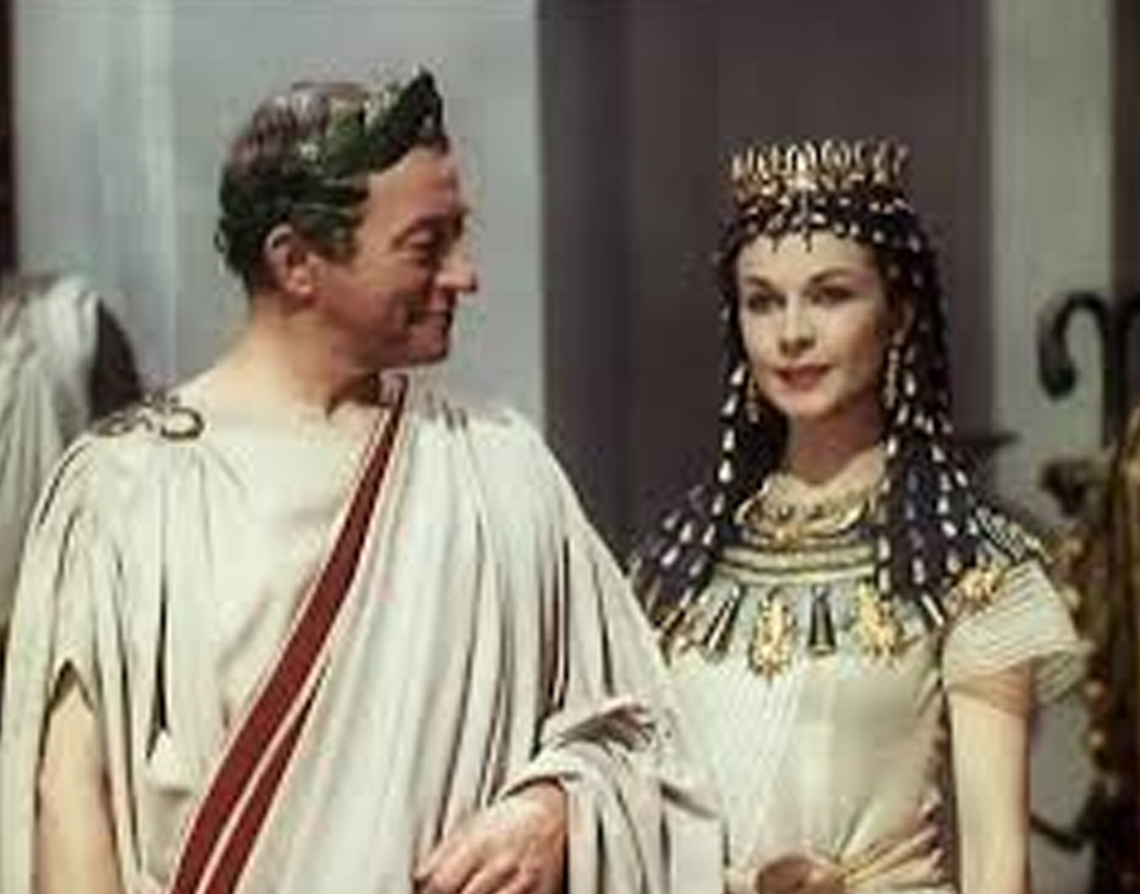 অ্যনিমেশন স্টুডিয়োতে কাজ শিখতে গিয়ে প্রথমেই ব্যর্থতা। তারপর ‘এক্সট্রা’ হিসেবে অভিনয় ১৯৪৫ সালে মুক্তি পাওয়া ছবি ‘সিজার অ্যান্ড ক্লিওপেট্রা’ ছবিতে। এরপর দ্বিতীয় বিশ্বযুদ্ধে যোগদান। তিনি ব্রিটিশ সেনাবাহিনীর ক্যাপ্টেন পদে উন্নীত হন। (ছবি: সোশ্যাল মিডিয়া)