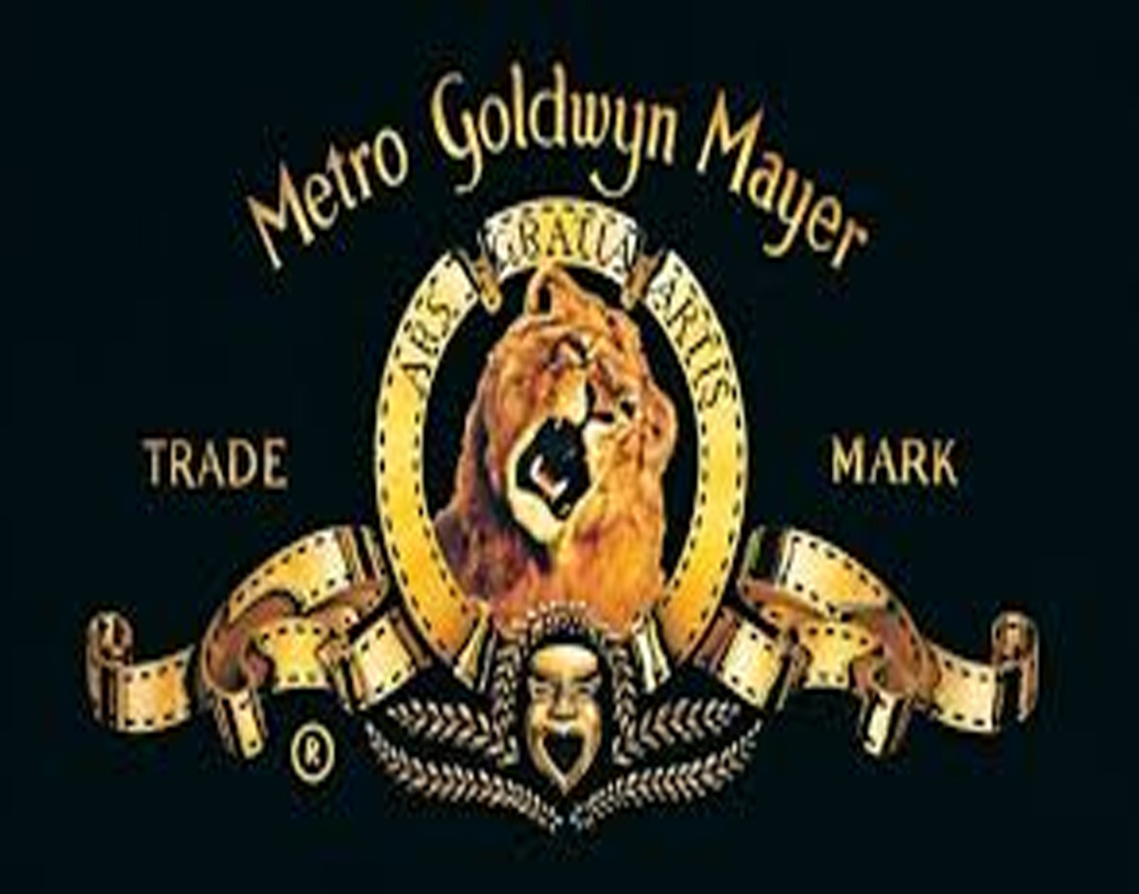 টেলিভিশনে কাজ আর সংবাদপত্রে বিজ্ঞাপনের মডেলিং-এর কাজ চলছিল। ১৯৫৪ সালে প্রখ্যাত সংস্থা ‘এমজিএম’-এর সঙ্গে চুক্তি। কিন্তু এই ব্যানারে তাঁর ছবি সফল হয়নি। এরপর হলিউডে চড়াই-উতরাইয়ের পরে বন্ড-যুগ শুরু ১৯৭৩ সালে। চলেছিল ১৯৮৫ অবধি। (ছবি: সোশ্যাল মিডিয়া)