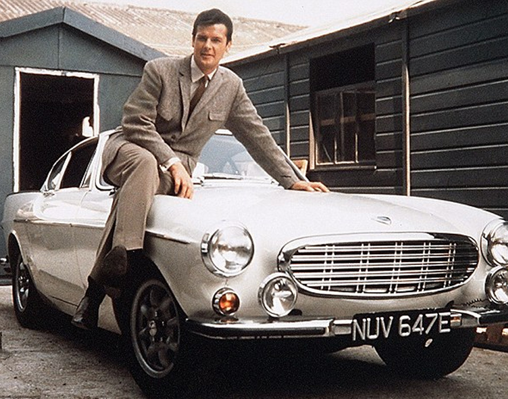 বন্ড সিরিজের পরে পাঁচ বছর অভিনয় করেননি তিনি। আবার অভিনয়ে ফিরে আসেন ১৯৯০ সালে। তাঁর শেষ ছবি ‘দ্য সেন্ট’-এর শুটিং শেষ হয় ২০১৩ সালে। ছবিটি মুক্তি পেয়েছিল ২০১৭-এ। সে বছরই প্রস্টেট ক্যানসারে আক্রান্ত হয়ে প্রয়াত হন নব্বই বছর বয়সী রজার মুর।  (ছবি: সোশ্যাল মিডিয়া)