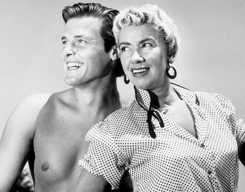 বয়সে তেরো বছরের বড় ডরোথিকে বিয়ে করে রজার মুরের নতুন সংসার শুরু হয় কেন্টে। কিন্তু এ বার দাম্পত্যে সমস্যা দেখা দেয় বয়সের ব্যবধান নিয়ে। একাধিকবার গর্ভপাত হয় ডরোথির। পরে রজার মুর বলেছিলেন, সন্তান থাকলে হয়তো সম্পর্কটা বেঁচে যেত।  (ছবি: সোশ্যাল মিডিয়া)