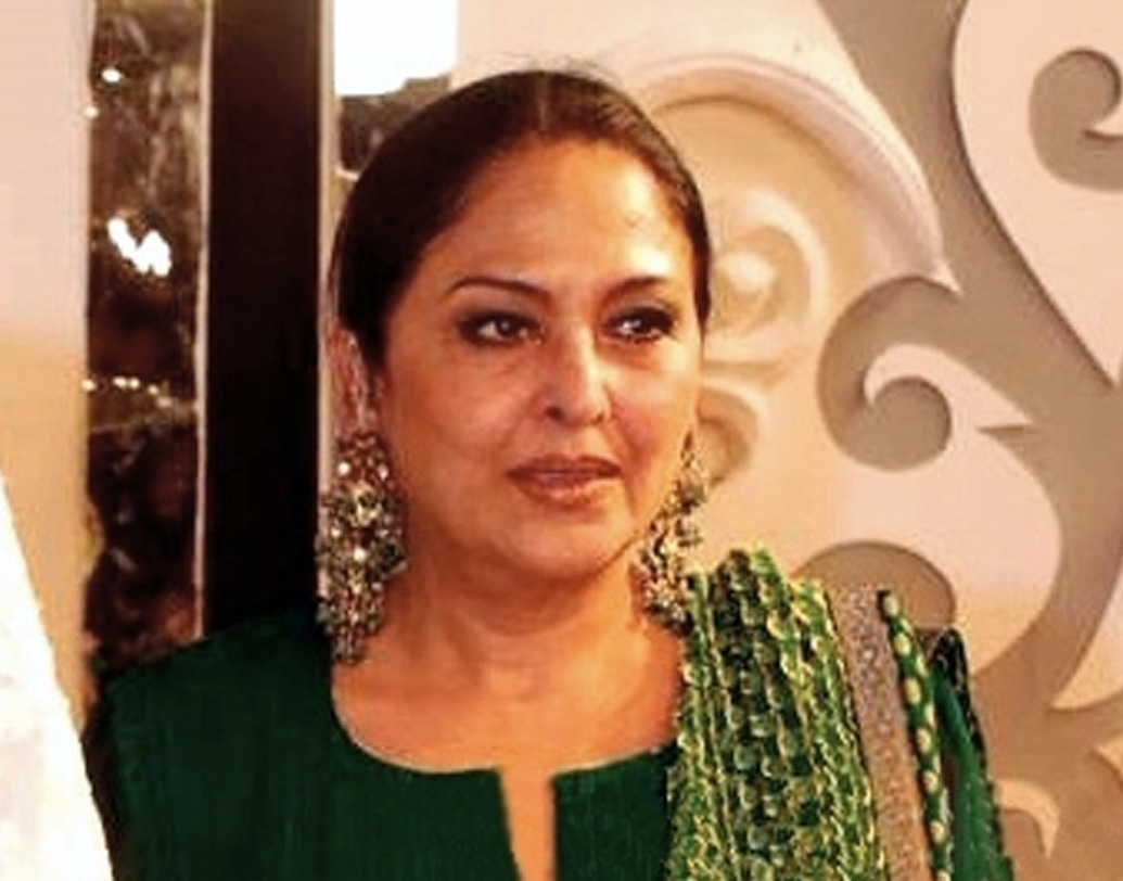 সুপারস্টার রাজেশ খন্নার প্রতি অঞ্জু ছিলেন নিবেদিতপ্রাণ। রাজেশও তাঁকে আর্থিক সুখ স্বাচ্ছন্দ্যে রাখতে কোনওরকম কার্পণ্য করতেন না। শোনা যায়, ১৯৬৬ থেকে ১৯৭২ অবধি, টানা সাত বছর লিভ ইন করেছিলেন রাজেশ-অঞ্জু।  (ছবি : সোশ্যাল মিডিয়া)