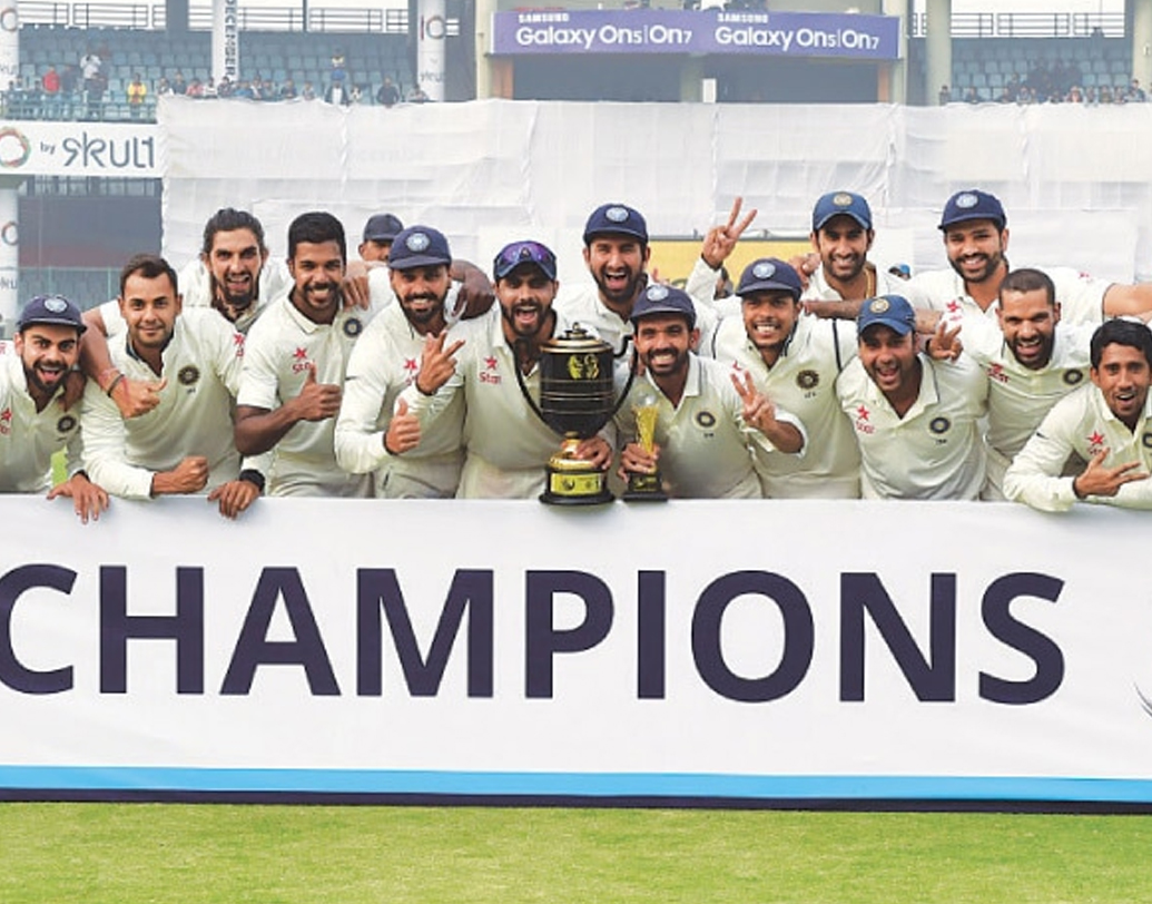 ২০১৫ সালে দক্ষিণ আফ্রিকার বিরুদ্ধে চার টেস্টের সিরিজ ৩-০ জেতে ভারত। মুম্বই, নাগপুর ও নয়াদিল্লিতে জয় আসে যথাক্রমে ১০৮ রান, ১২৪ রান ও ৩৩৭ রানে। বেঙ্গালুরু টেস্ট ড্র হয়। সেই সফরের করুণ স্মৃতি এ বারের সফরেও তাড়া করেছে দু’প্লেসিদের।