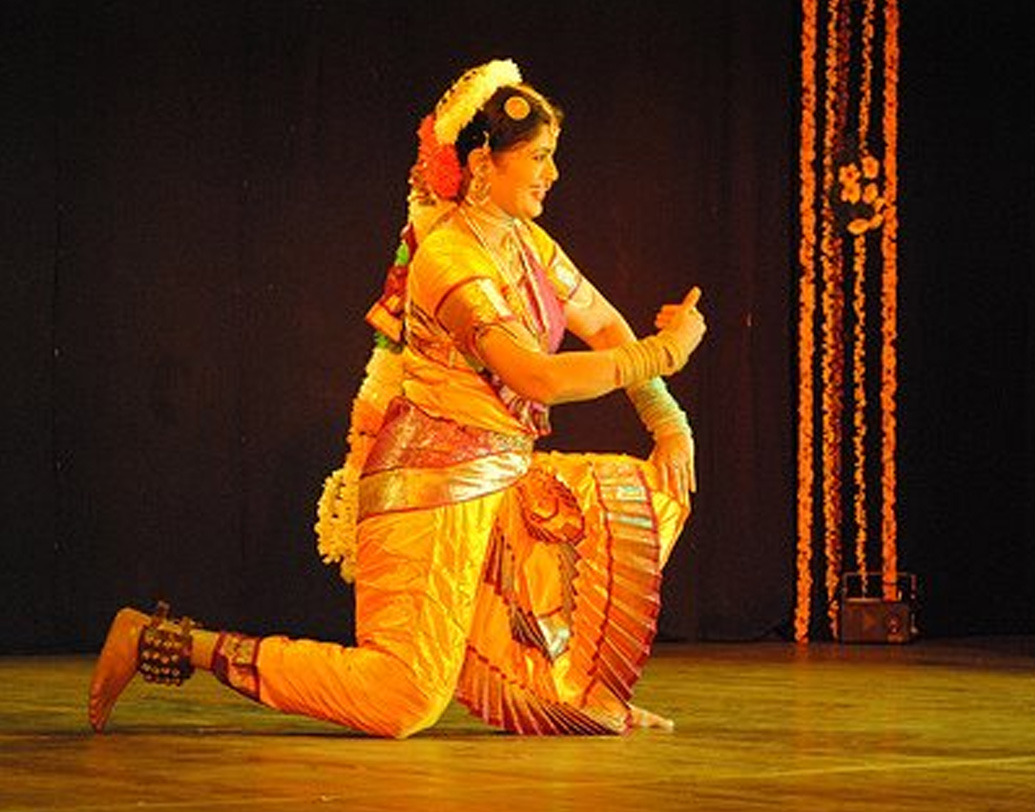 একদিন সুধা তাঁর বাবাকে গিয়ে বললেন, তিনি আবার মঞ্চে অনুষ্ঠান করবেন। সেই অনুষ্ঠান হল সেন্ট জেভিয়ার্স কলেজে | এক শিল্পীর পুনর্জন্ম দেখতে কলেজের অডিটোরিয়াম কানায় কানায় ভর্তি | (ছবি : সোশ্যাল মিডিয়া)