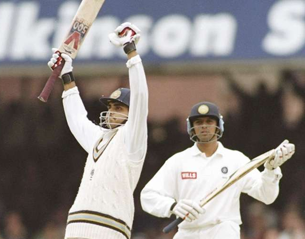 ১৯৯২ সালে অস্ট্রেলিয়াতে ওয়ানডে অভিষেক হয়েছিল সৌরভের। ওয়েস্ট ইন্ডিজের বিরুদ্ধে ৩ রান করেছিলেন। এর পর আন্তর্জাতিক ক্রিকেটের বাইরে থাকেন চার বছর। ১৯৯৬ সালে ইংল্যান্ডে প্রত্যাবর্তন। লর্ডস, নটিংহ্যামে প্রথম দুই টেস্টে সেঞ্চুরির পর আর ফিরে তাকাতে হয়নি সৌরভকে।