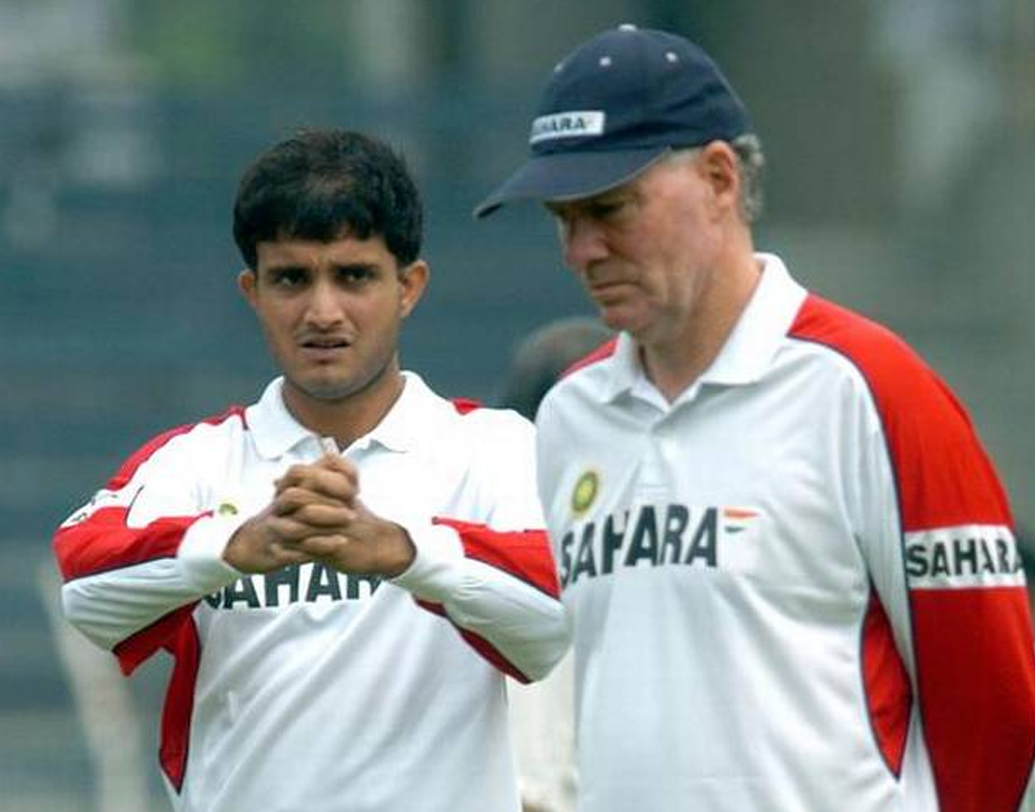 ২০০৫ সালে জিম্বাবোয়ের বিরুদ্ধে বুলাআয়ো টেস্টে সেঞ্চুরি করেছিলেন সৌরভ। তার পরই সৌরভ বলেছিলেন, ম্যানেজমেন্টের কেউ কেউ তাঁকে সরাতে চাইছেন অধিনায়ক পদ থেকে। এর পরই জানা যায় নেতৃত্ব থেকে সৌরভের অপসারণ চেয়ে বোর্ডকে ইমেল করেছেন কোচ গ্রেগ চ্যাপেল।