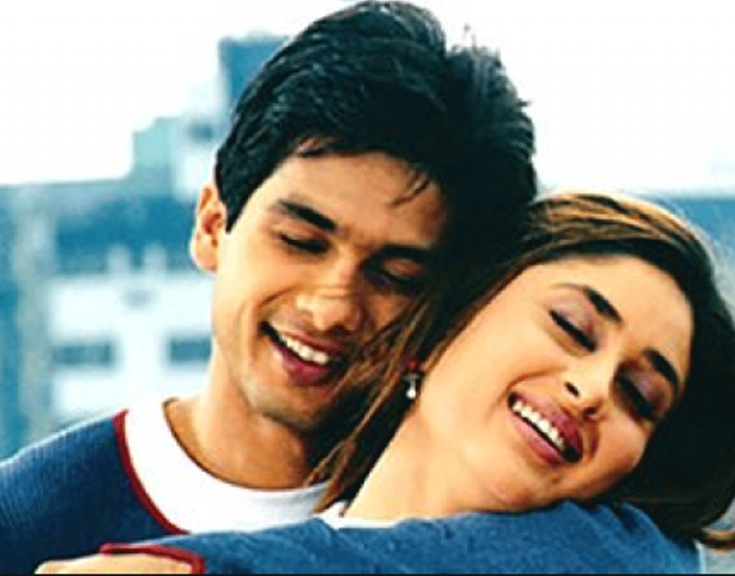 ব্রেকআপের আগে দীর্ঘ ৫ বছরের সম্পর্ক ছিল শাহিদ-করিনার. তারপর তাঁরা একসঙ্গে ‘উড়তা পঞ্জাব’-এ অভিনয় করেছিলেন। বর্তমানে তাঁদের সম্পর্কও ভীষণ ভাল। শাহিদ কপূরের বিয়ের আগে সংবাদমাধ্যম করিনা কপূরকে জিজ্ঞাসা করেছিল যে, তাঁর কেমন অনুভূতি হচ্ছে?