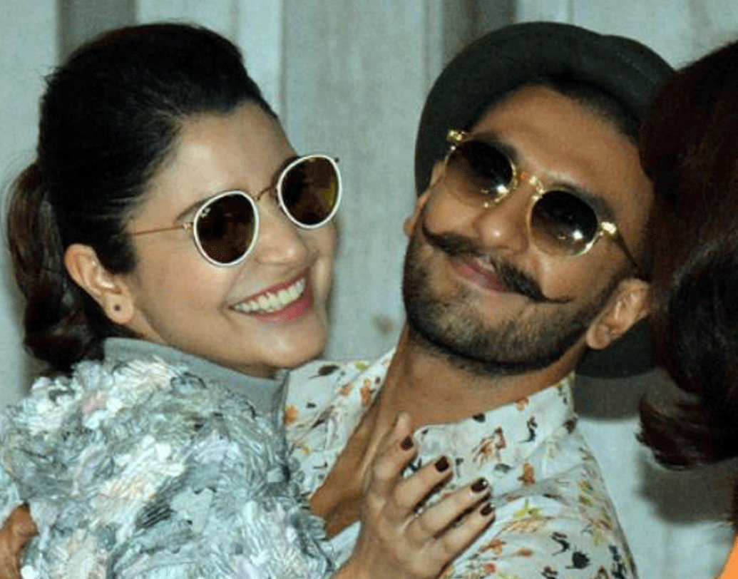 খুব বেশি দিন তাঁদের সম্পর্ক টেকেনি। এর পর বিরাটকে ডেট করতে শুরু করেন অনুষ্কা, আর রণবীর ডেট করতে শুরু করেন দীপিকাকে। পরে তাঁরা বিয়েও করেন। রণবীর-অনুষ্কার মধ্যে কোনও তিক্ততা নেই, বরং তাঁরা একে অপরের ভাল বন্ধু এবং একে অপরের প্রশংসক।