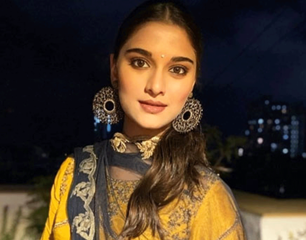 এই নতুন নায়িকার নাম সাই মঞ্জরেকর। পরিচালক, অভিনেতা মহেশ মঞ্জরেকরের ছোট মেয়ে। দবং ৩-তেই ডেবিউ করবেন সাই।