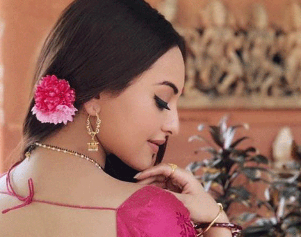 তবে ছবির মূল নায়িকা হিসাবে সোনাক্ষী সিনহাই থাকছেন। সাইকে দেখা যাবে আসলে চুলবুল পাণ্ডের প্রিক্যুয়েলে।