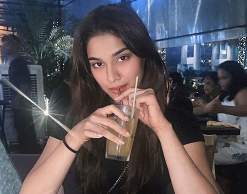 জানা গিয়েছে, সাইয়ের সঙ্গে মানানসই দেখাতে, পর্দায় ইয়ং চুলবুল পাণ্ডের পাঠ করার জন্য জিমে কয়েক কিলো কমাতেও হয়েছে সলমনকে।