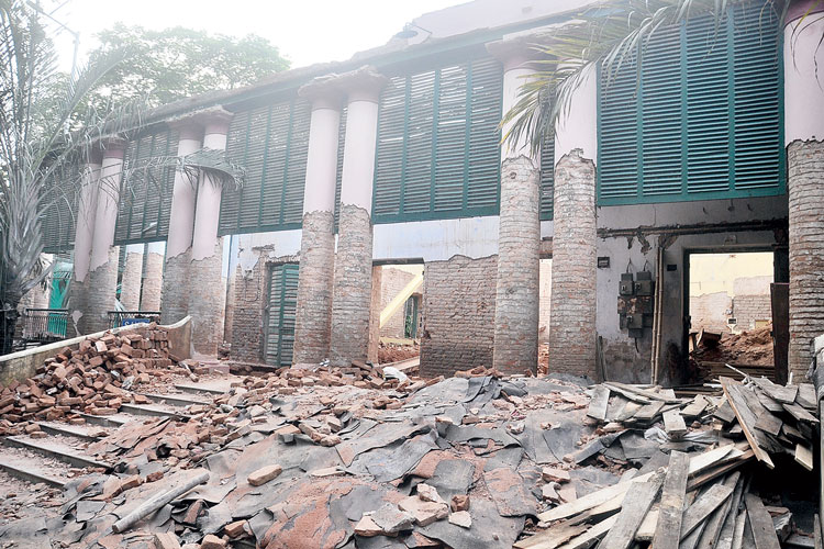 Question raised about the renovation process of Chandannagar college